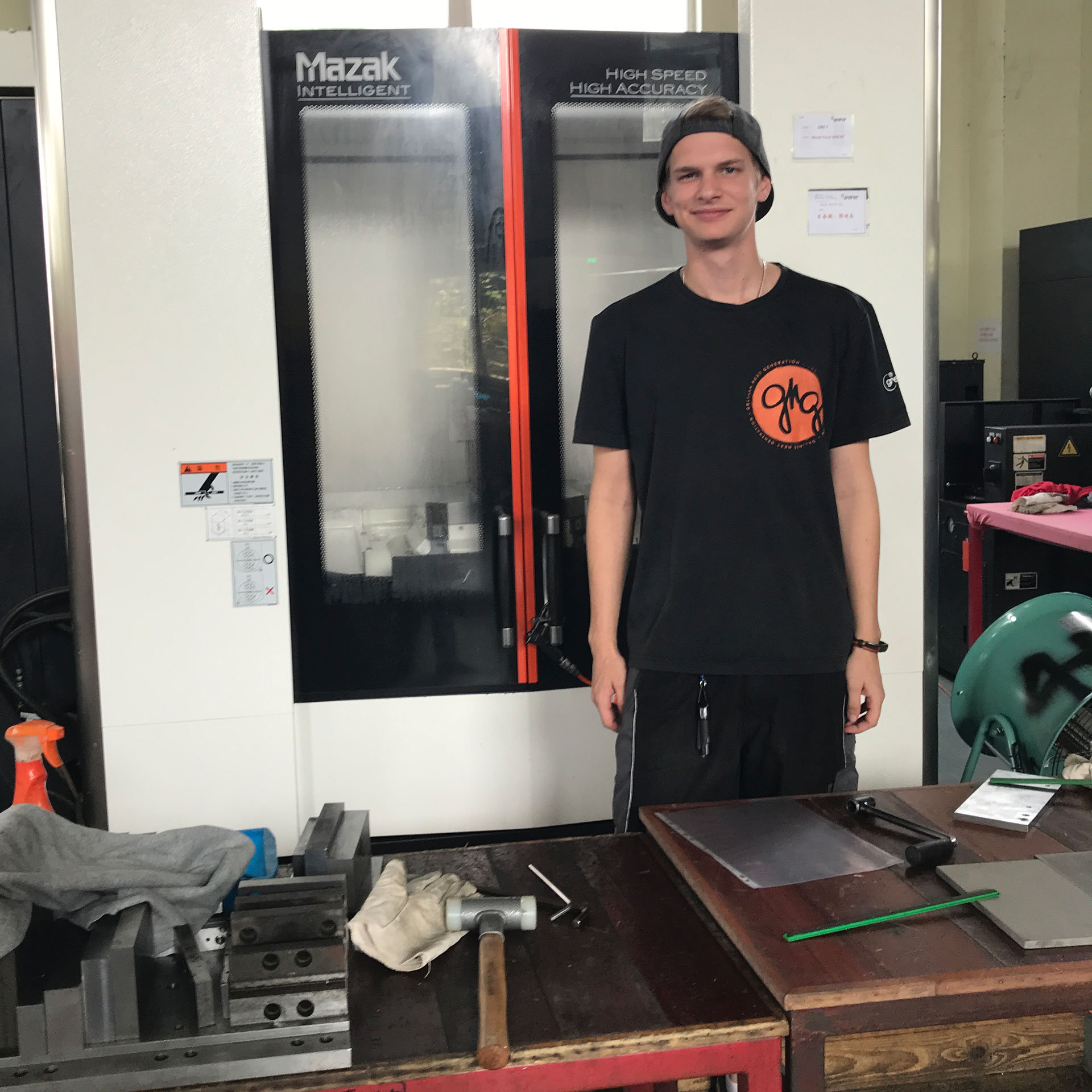 Dominic Ehrlich bei Greiner Extrusion in Shanghai Dominic Ehrlich bei Greiner Extrusion in Shanghai